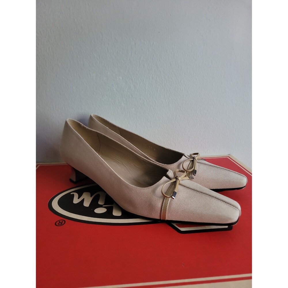 Stuart Weitzman Champagne Kitten Heel Pumps Narrow fit